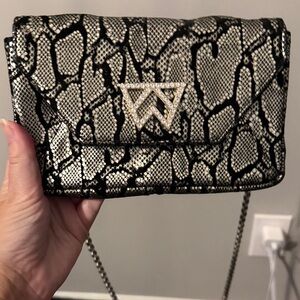 Kelly Wynne crossbody